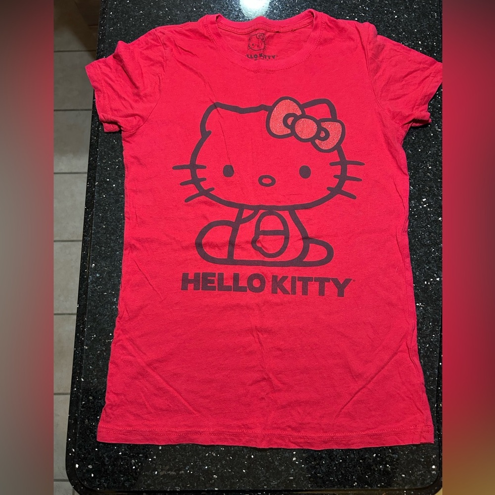 Hello Kitty red short sleeve shirt T-shirt size small